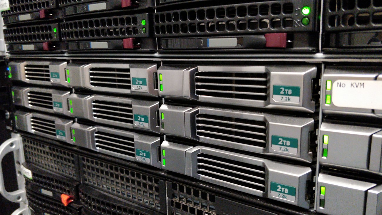 Vorderansicht eines Servers (Buthe, Joachim)